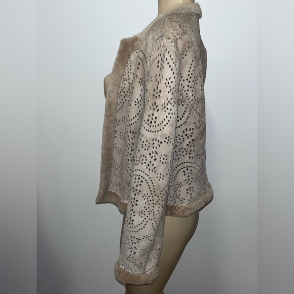 The Wrights 100% leather faux fur cropped tan jacket size M. - Picture 4 of 6